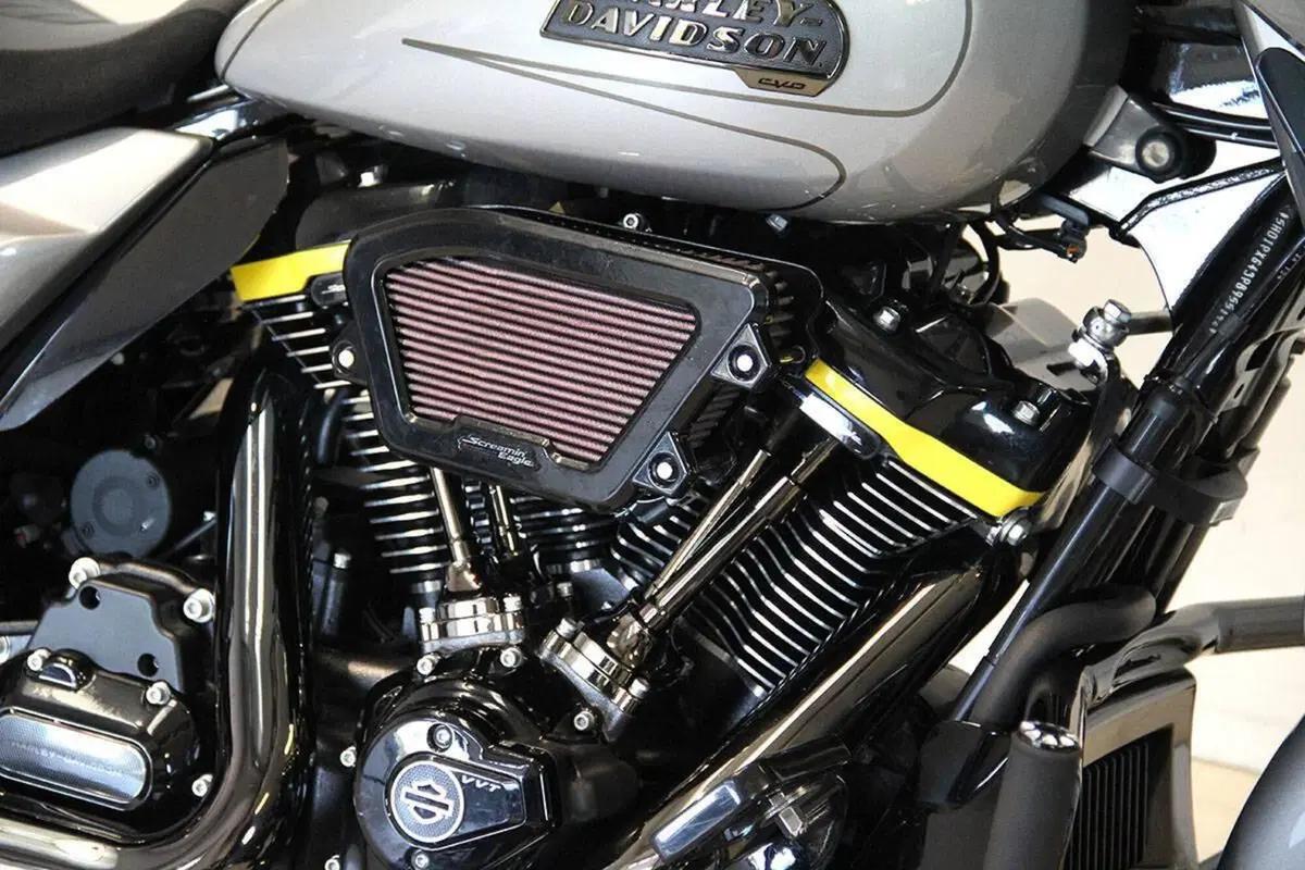 Harley-Davidson CVO Street Glide (2023) (4)