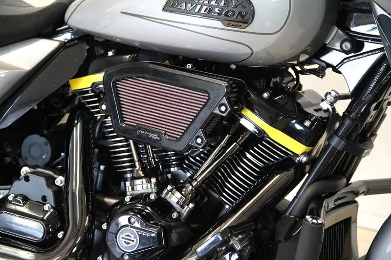 Harley-Davidson CVO Street Glide (2023) (4)