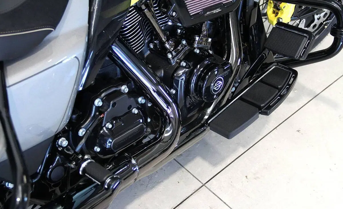Harley-Davidson CVO Street Glide (2023) (8)