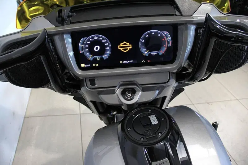 Harley-Davidson CVO Street Glide (2023) (14)