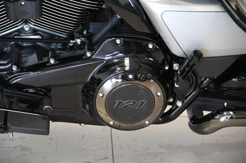 Harley-Davidson CVO Street Glide (2023) (19)