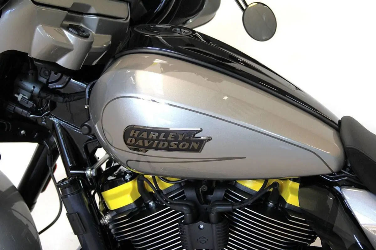 Harley-Davidson CVO Street Glide (2023) (20)