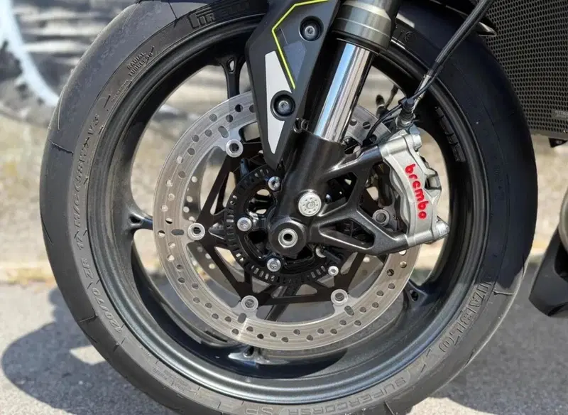 Triumph Street Triple 765 RS (2023 - 26) (4)