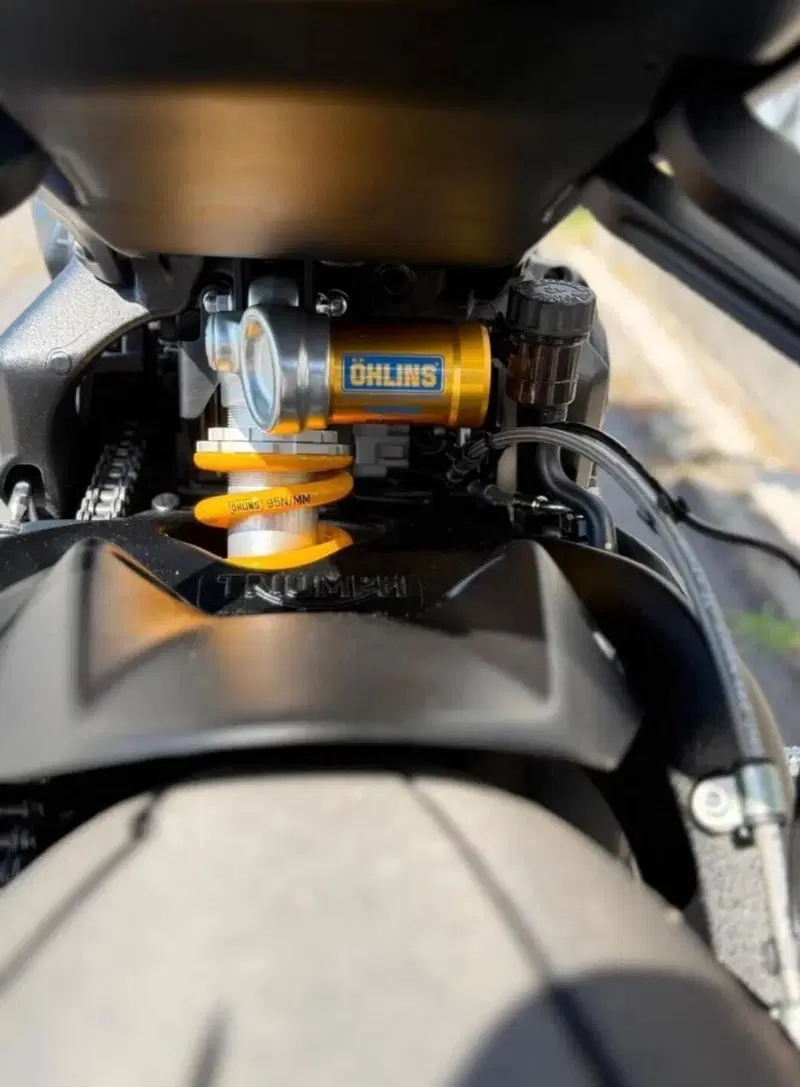 Triumph Street Triple 765 RS (2023 - 26) (6)
