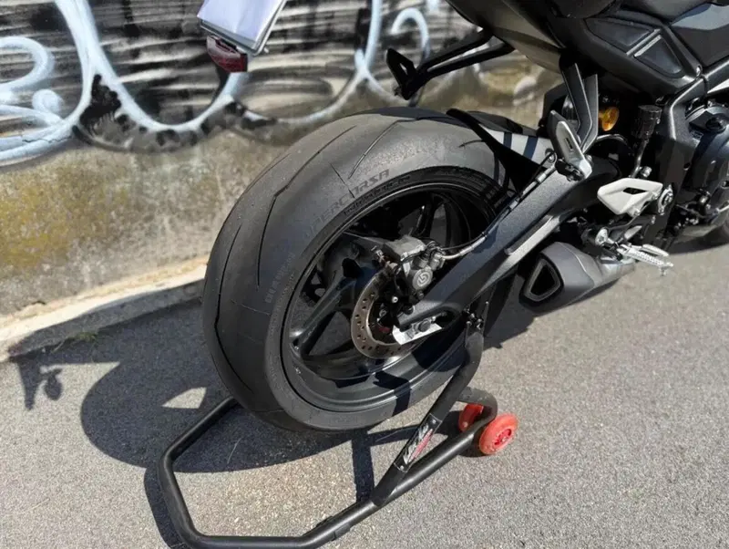 Triumph Street Triple 765 RS (2023 - 26) (8)