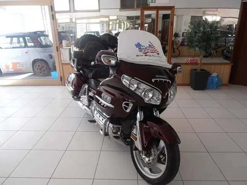 Honda GL 1800 Gold Wing (2007 - 11) (2)