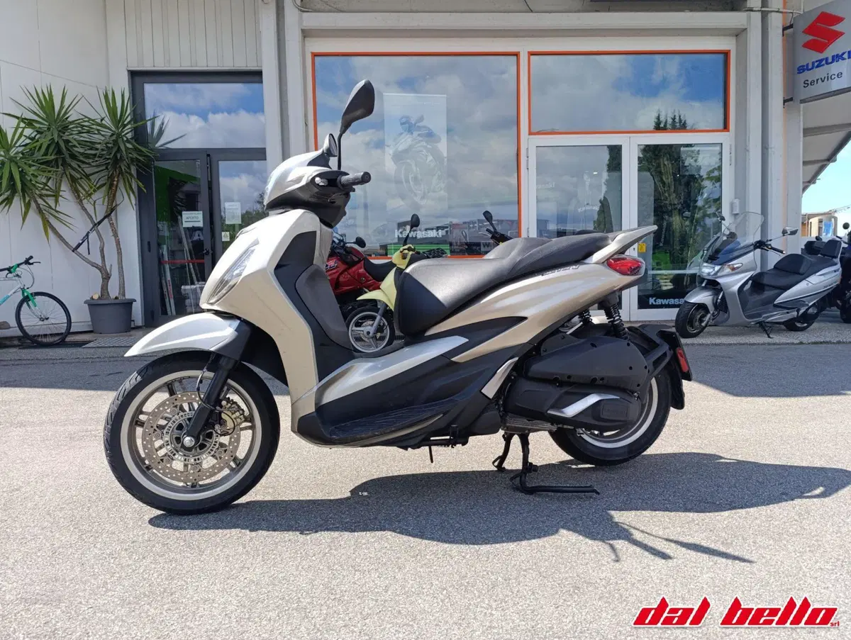 Piaggio Beverly 300 ABS-ASR (2021 - 25) (2)