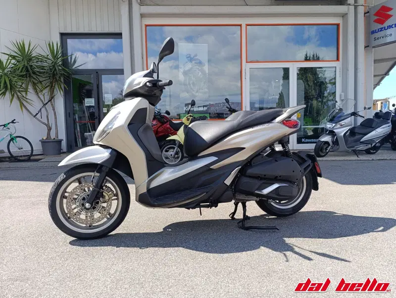 Piaggio Beverly 300 ABS-ASR (2021 - 25) (2)