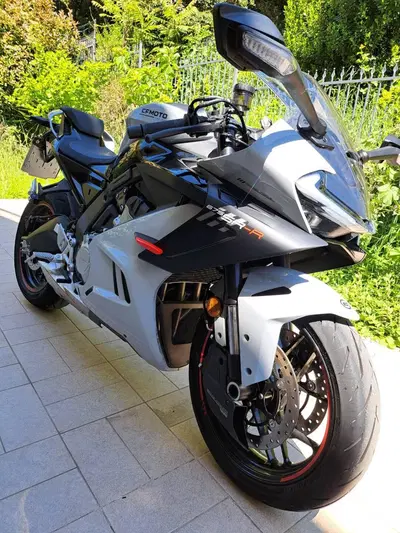 CFMOTO 675SR-R (2025 - 26) usata