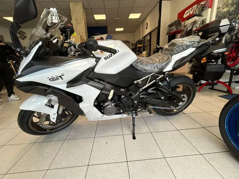 Suzuki GSX-S1000GT (2025 - 26) (3)
