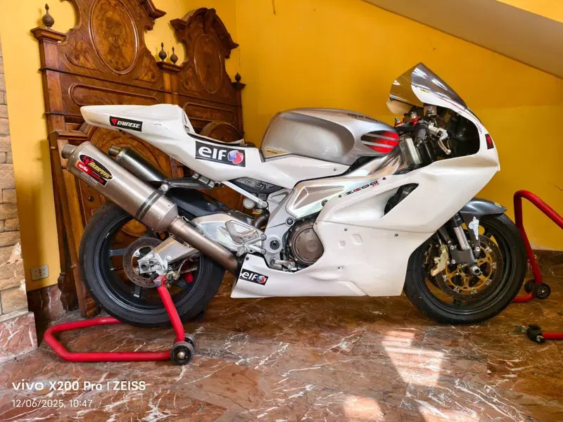 Aprilia RSV 1000 (2003 - 04) (4)