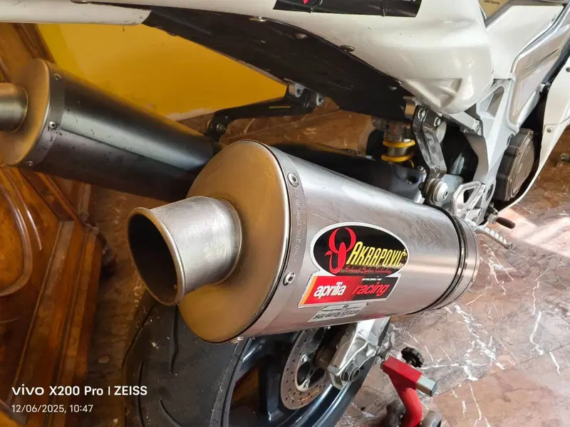 Aprilia RSV 1000 (2003 - 04) (5)
