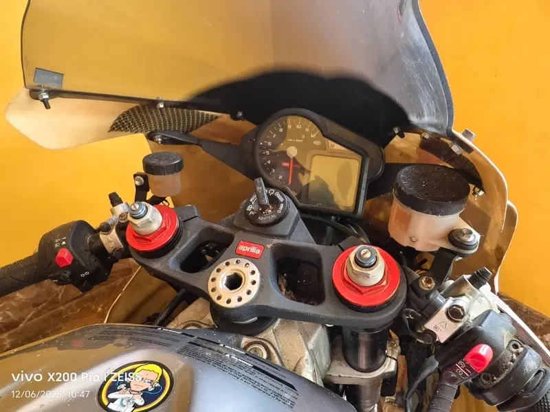 Aprilia RSV 1000 (2003 - 04) (6)