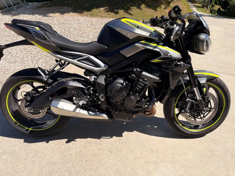 Triumph Street Triple 765 R (2023 - 26) (2)