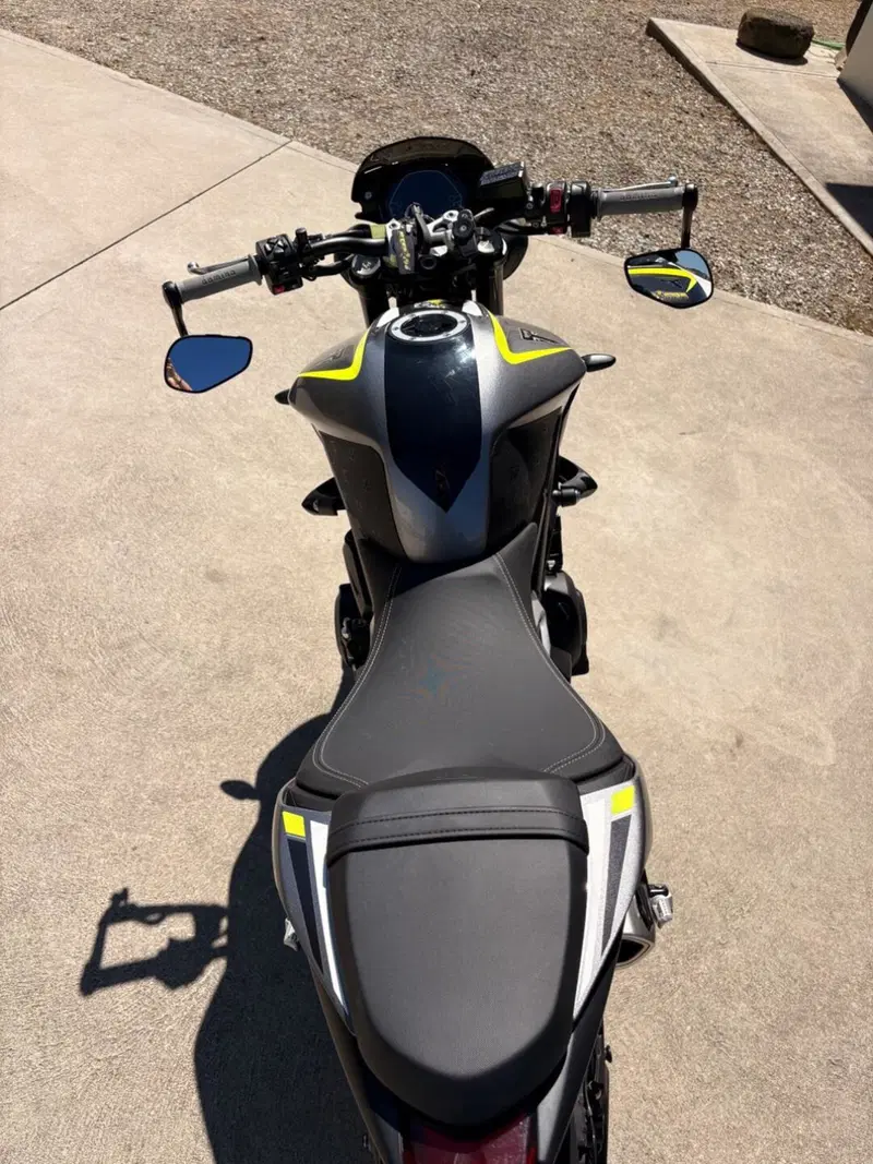 Triumph Street Triple 765 R (2023 - 26) (4)