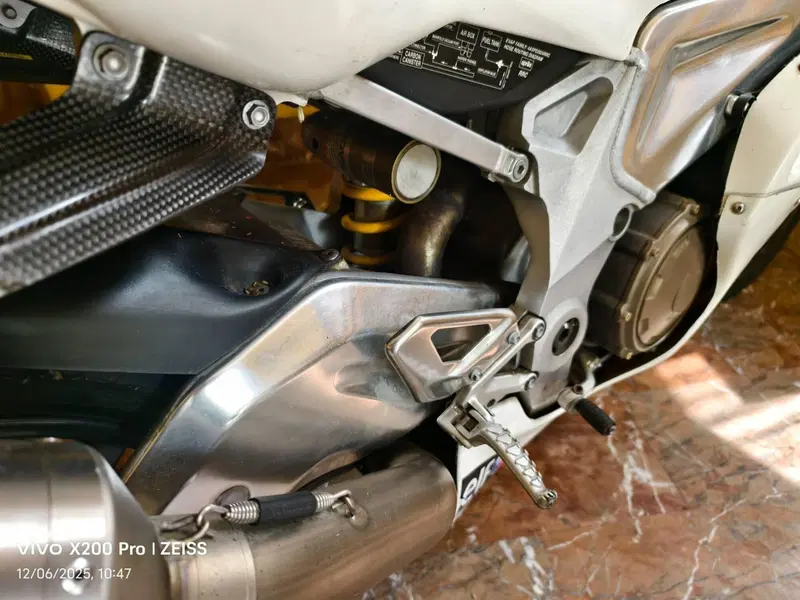 Aprilia RSV 1000 (2003 - 04) (8)