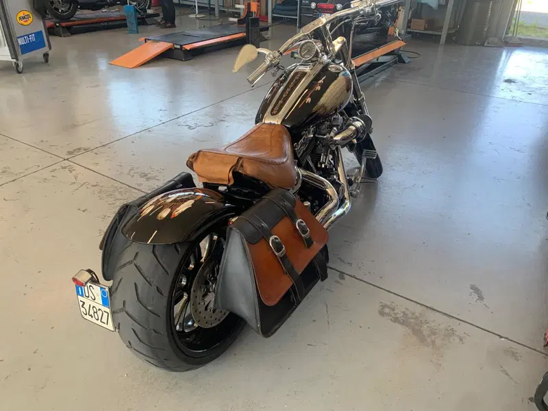 Harley-Davidson 1584 Rocker C (2009 - 11) - FXCWC (5)