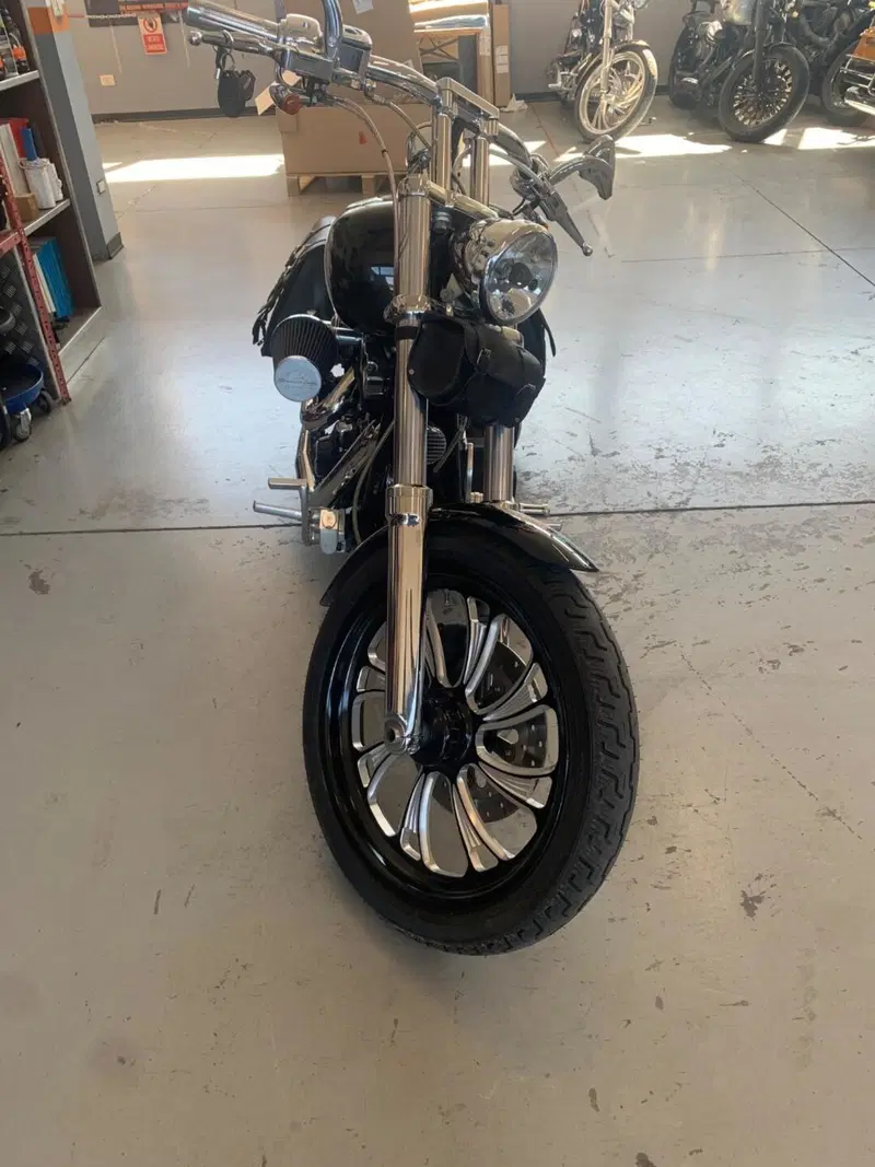 Harley-Davidson 1584 Rocker C (2009 - 11) - FXCWC (6)
