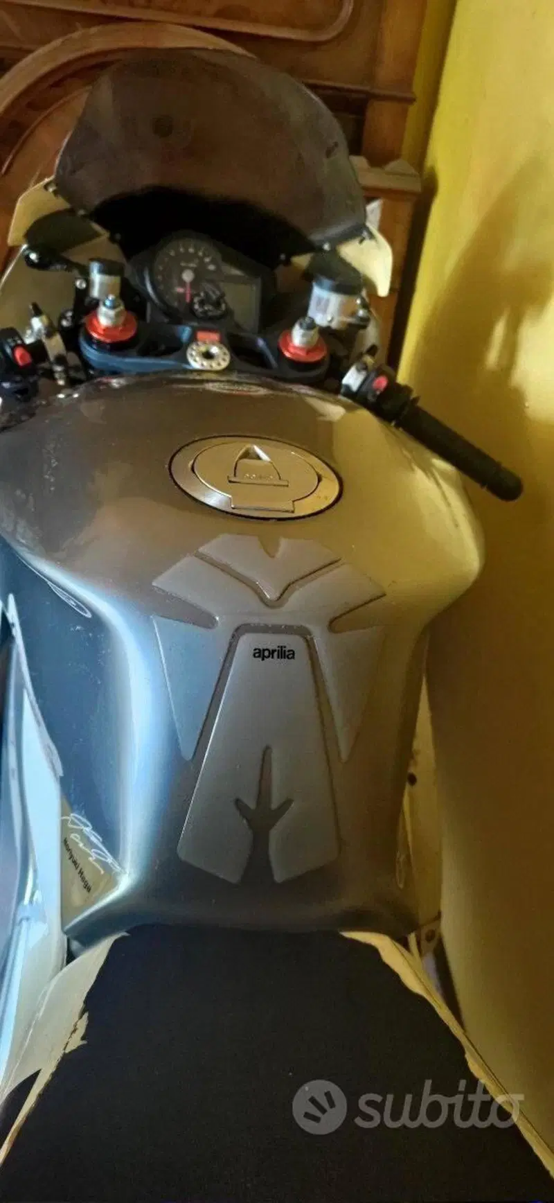 Aprilia RSV 1000 (2003 - 04) (10)