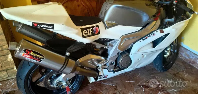 Aprilia RSV 1000 (2003 - 04) (11)