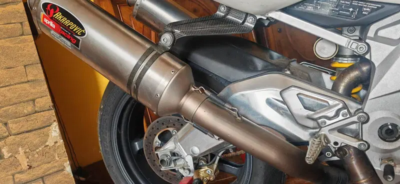 Aprilia RSV 1000 (2003 - 04) (12)