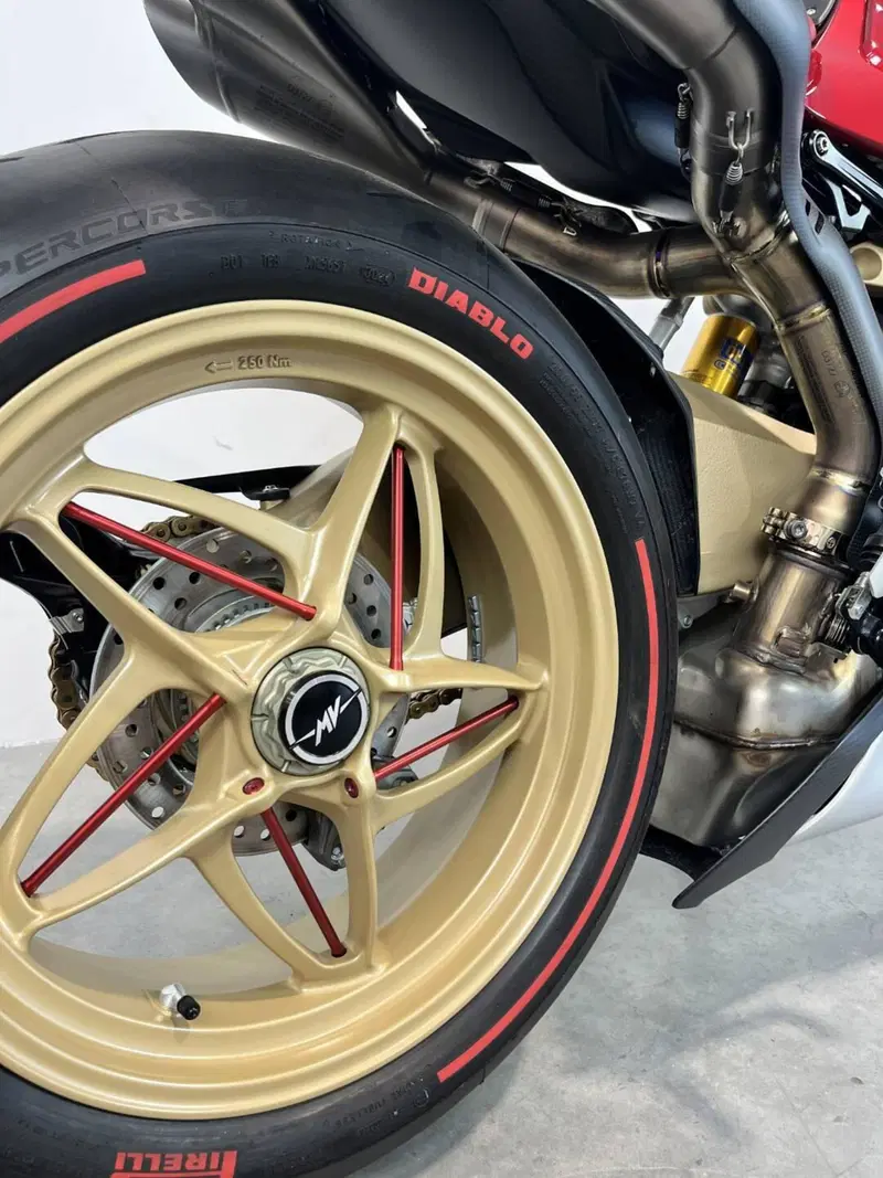 MV Agusta Superveloce 1000 Serie Oro (2024 - 26) (10)