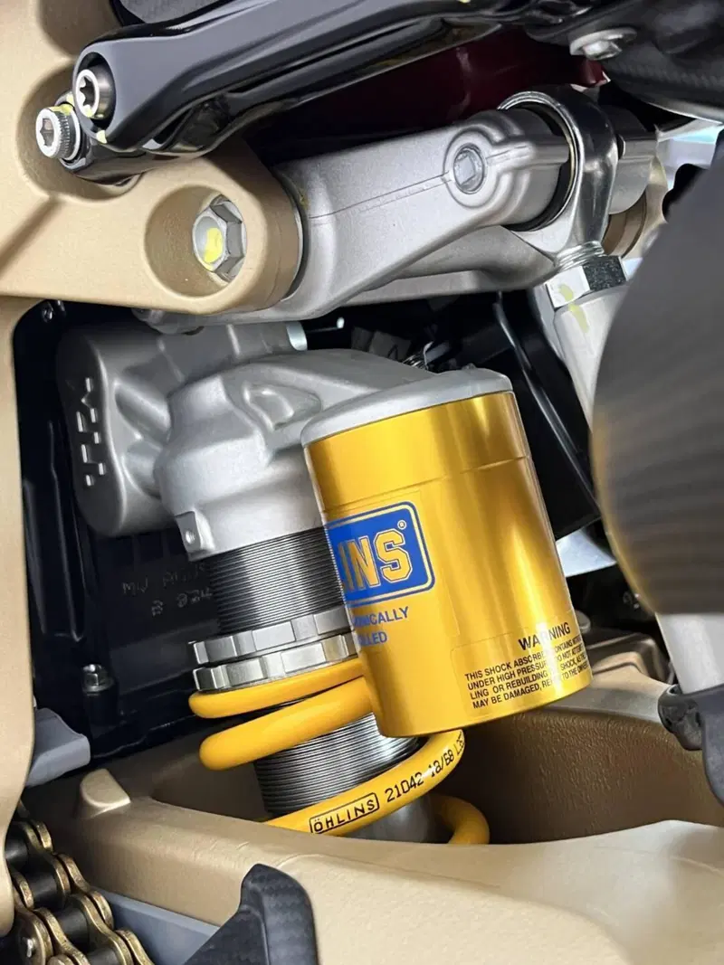 MV Agusta Superveloce 1000 Serie Oro (2024 - 26) (13)