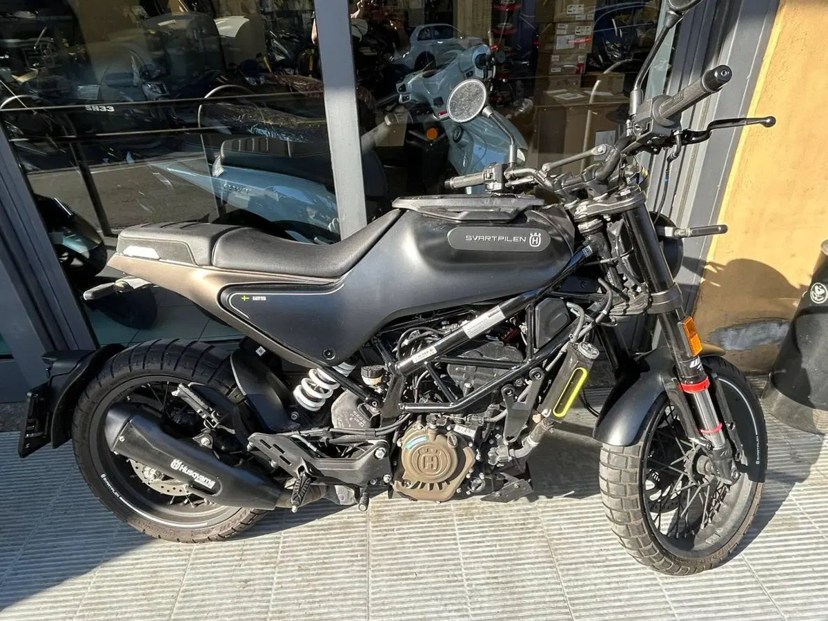 Husqvarna Svartpilen 125 (2024 - 26) (2)