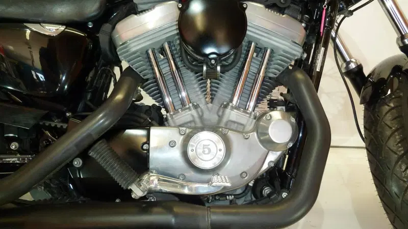 Harley-Davidson 883 (2006 - 07) - XL (9)