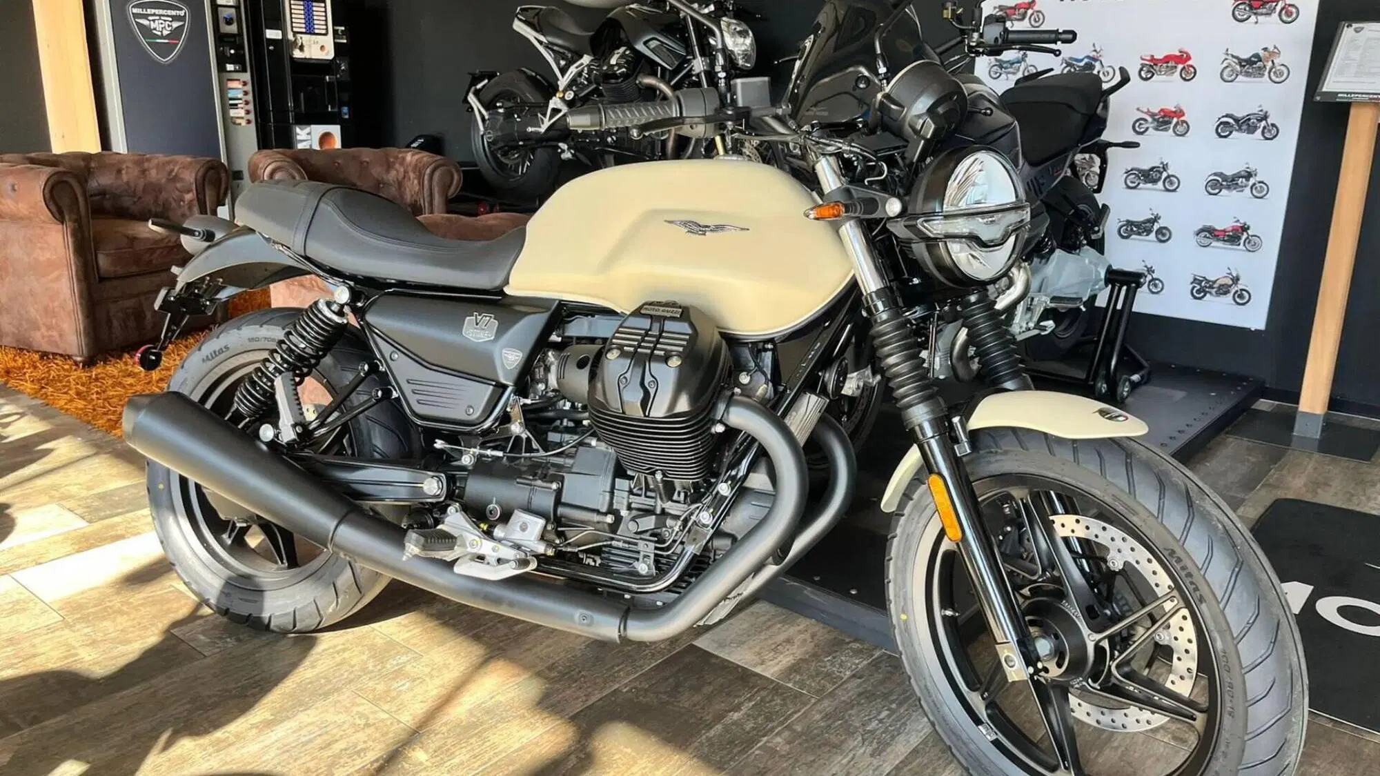Vendo Moto Guzzi V7 Stone 2025 26 Nuova A Alzate Brianza codice Vendo Moto Guzzi V7 Stone 2025 26 Nuova A Alzate Brianza codice