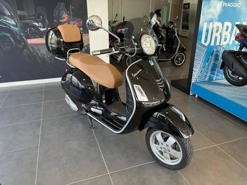 Vespa GTS 300 (2017 - 18) (3)