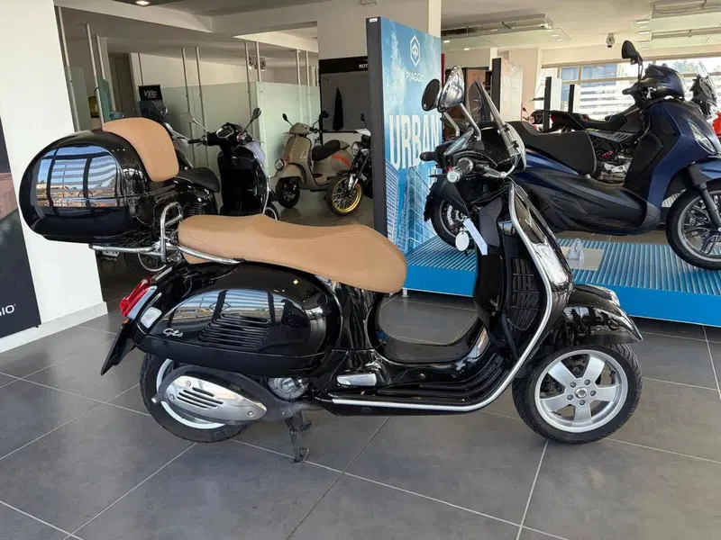 Vespa GTS 300 (2017 - 18) (4)