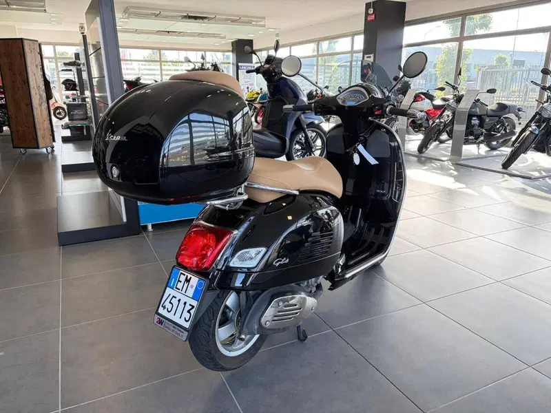 Vespa GTS 300 (2017 - 18) (5)