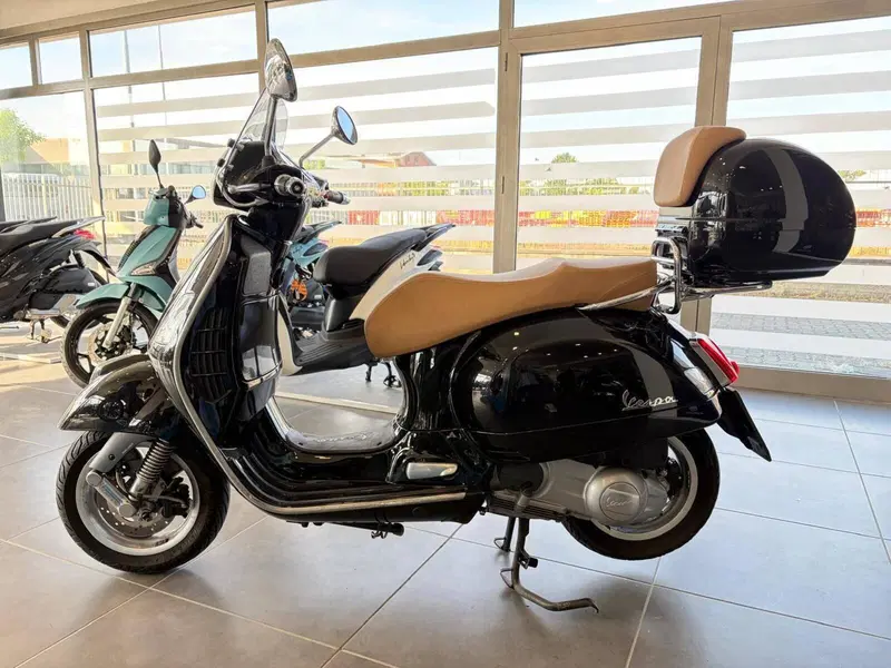 Vespa GTS 300 (2017 - 18) (8)