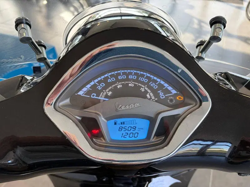 Vespa GTS 300 (2017 - 18) (9)