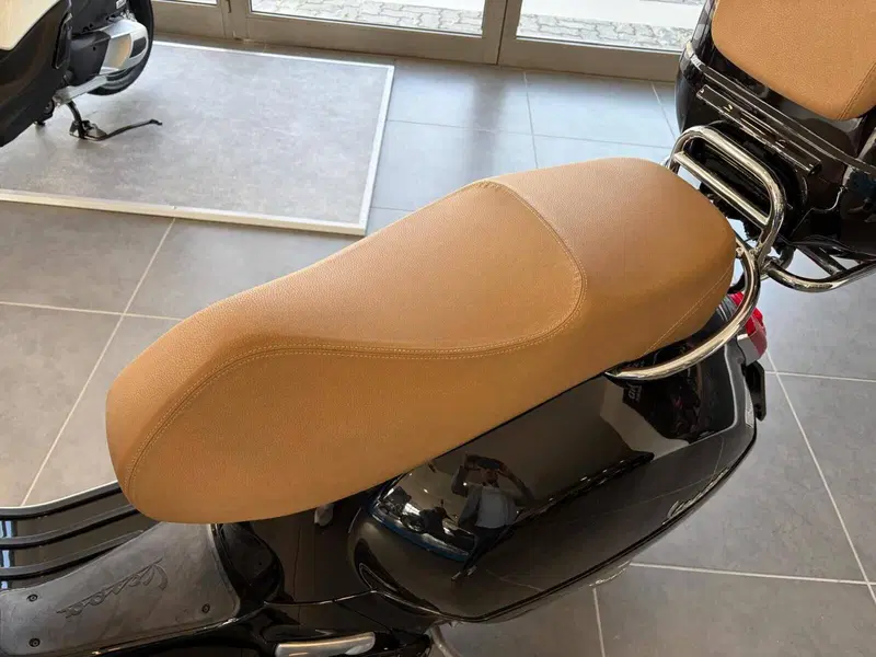 Vespa GTS 300 (2017 - 18) (10)