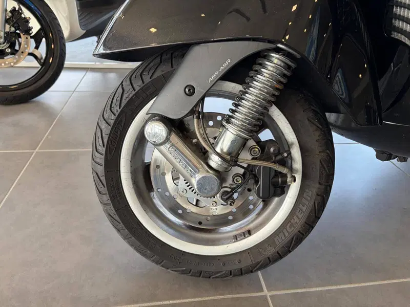 Vespa GTS 300 (2017 - 18) (13)