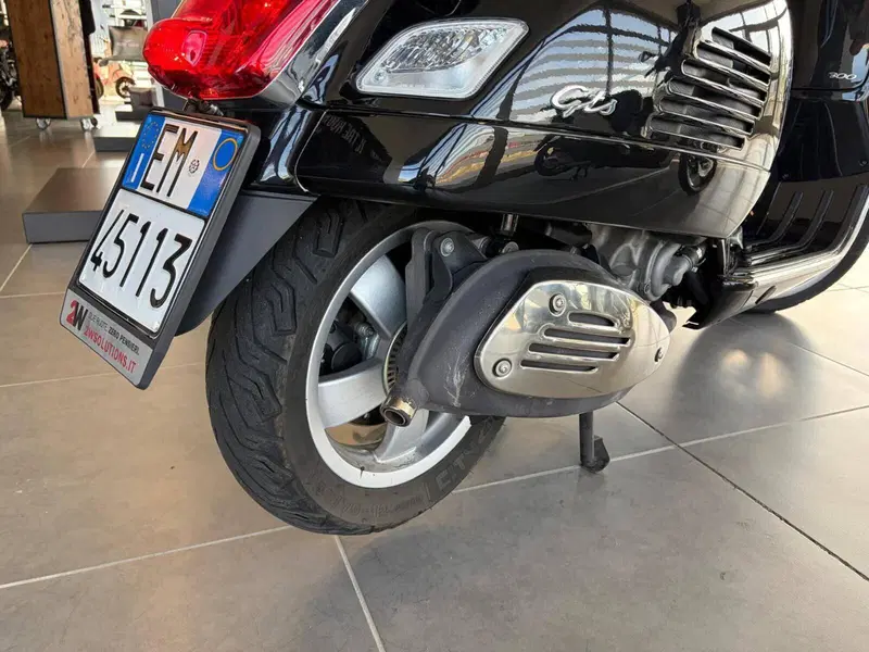 Vespa GTS 300 (2017 - 18) (15)