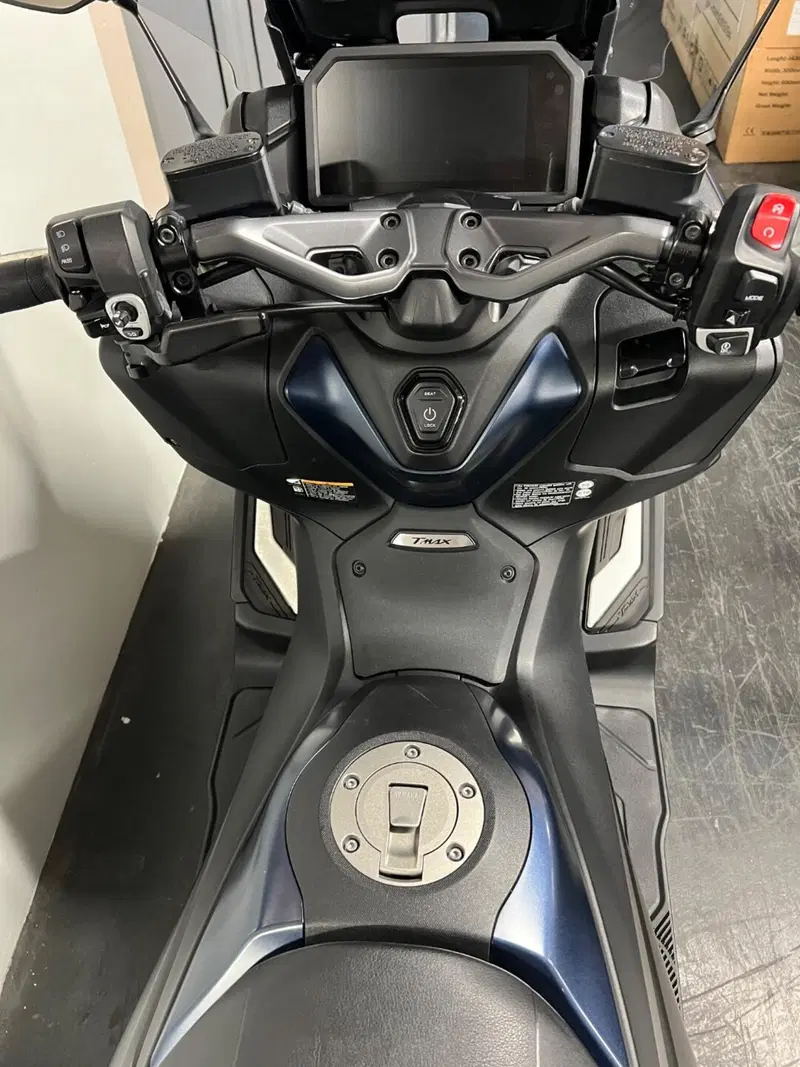 Yamaha T-Max 560 (2022 - 24) (8)