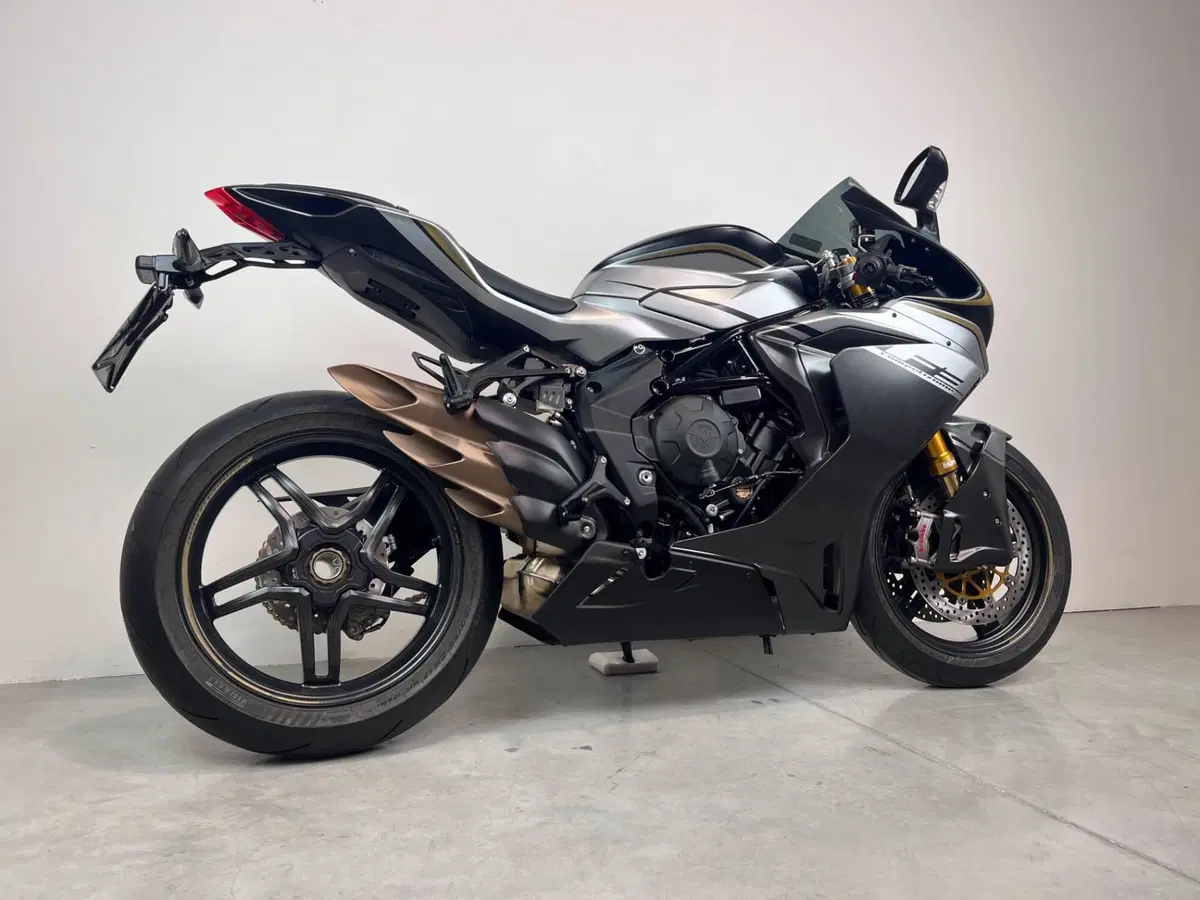 MV Agusta F3 800 Competizione (2025 - 26) (3)