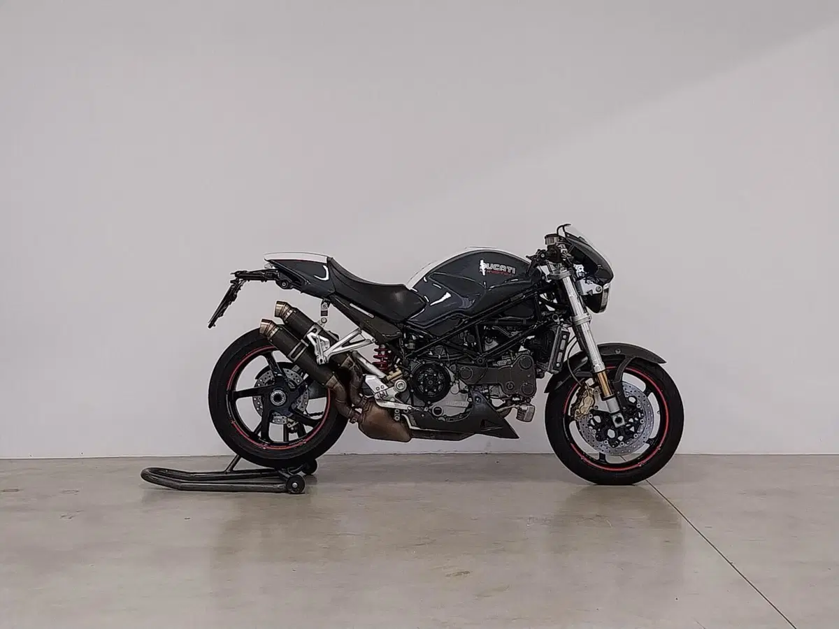 Ducati Monster S4R (2003 - 05) (2)