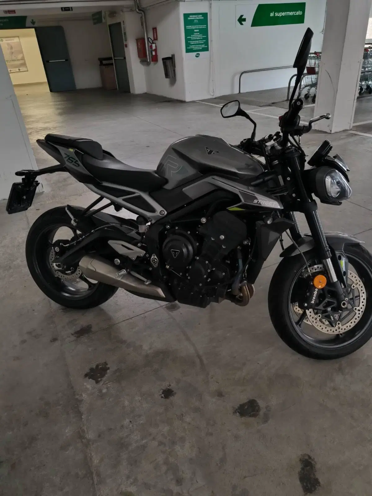 Triumph Street Triple 765 R (2023 - 26) (2)