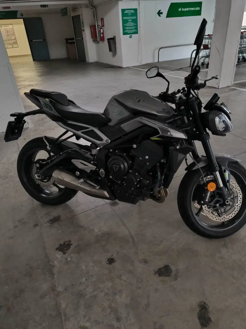 Triumph Street Triple 765 R (2023 - 26) (2)