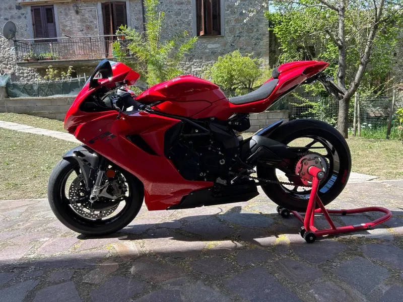 MV Agusta F3 800 Rosso (2021 - 23) (3)
