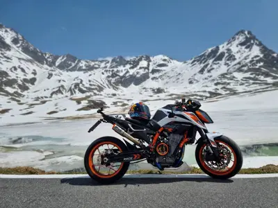 KTM 890 Duke R (2021) usata