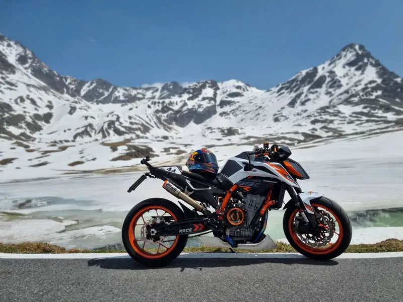 KTM 890 Duke R (2021)