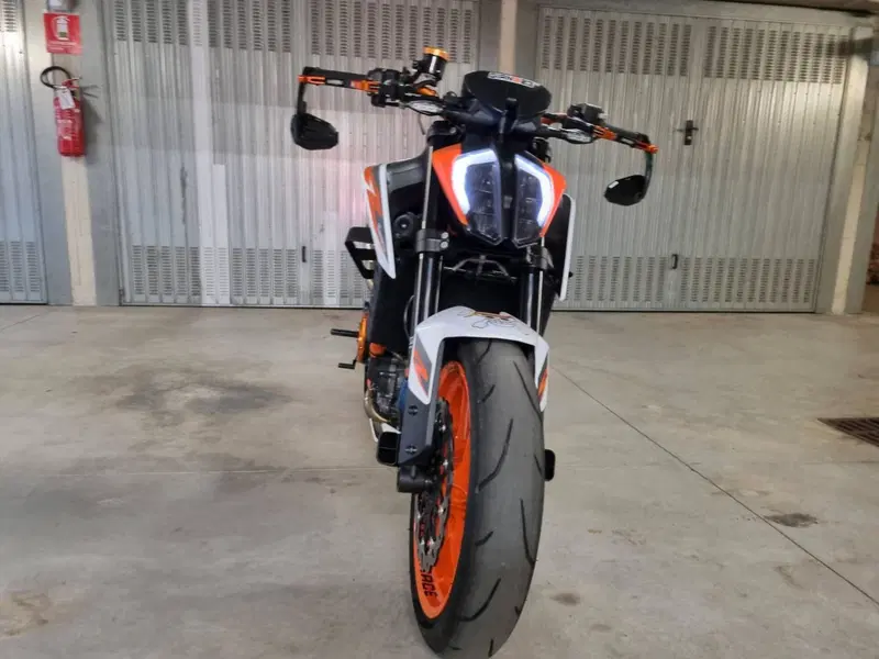 KTM 890 Duke R (2021) (2)