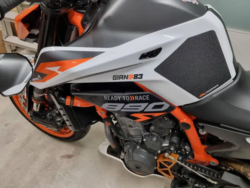 KTM 890 Duke R (2021) (6)