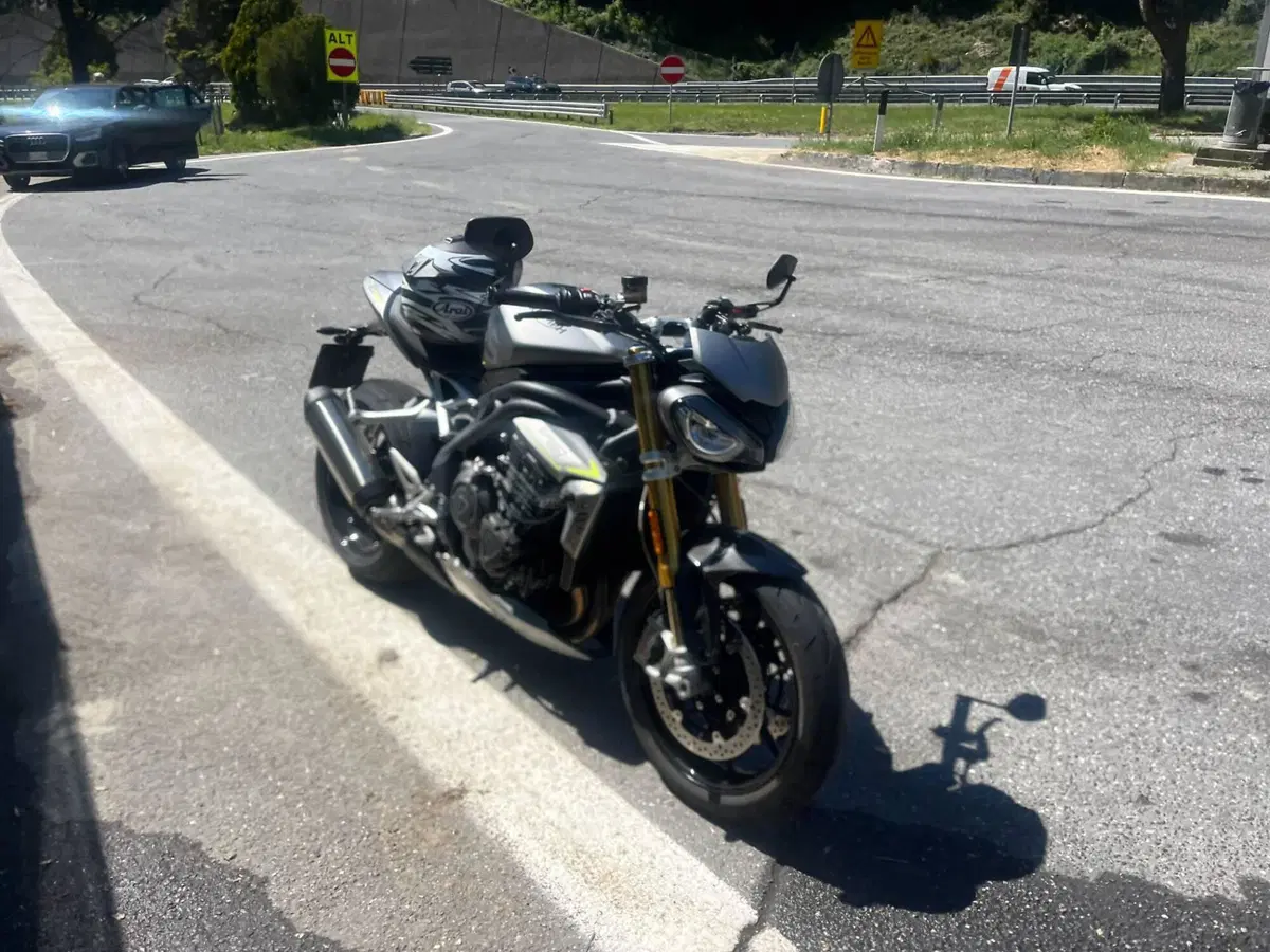Triumph Speed Triple 1200 RS (2021 - 24) (2)