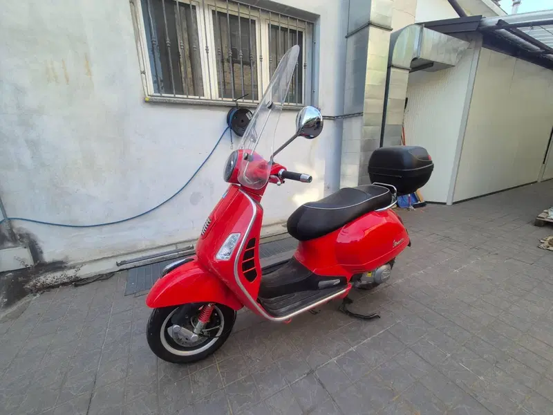 Vespa GTS 300 Super (2008 - 16) (2)